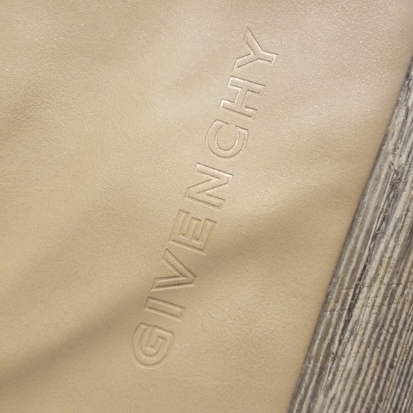 GIVENCHY Crossbody Tan New NWT Tassel Monogram Adjustable Strap Magnet/Zipper - Picture 9 of 17